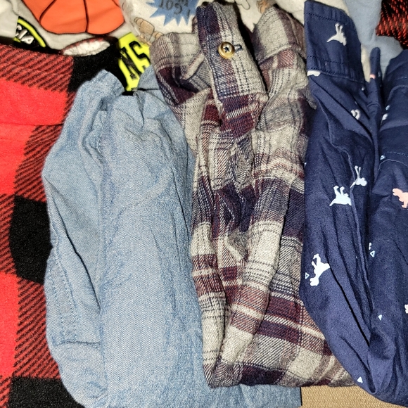 Boys clothing bundle, long and short sleeves 4T-5T - Picture 2 of 4